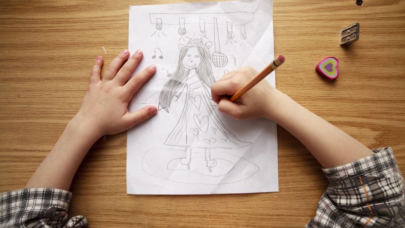 girl drawing 113173868 59c059b8054ad90011bf907a