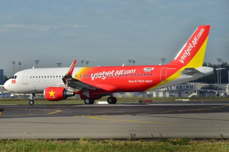 may bay vietjet scaled 1